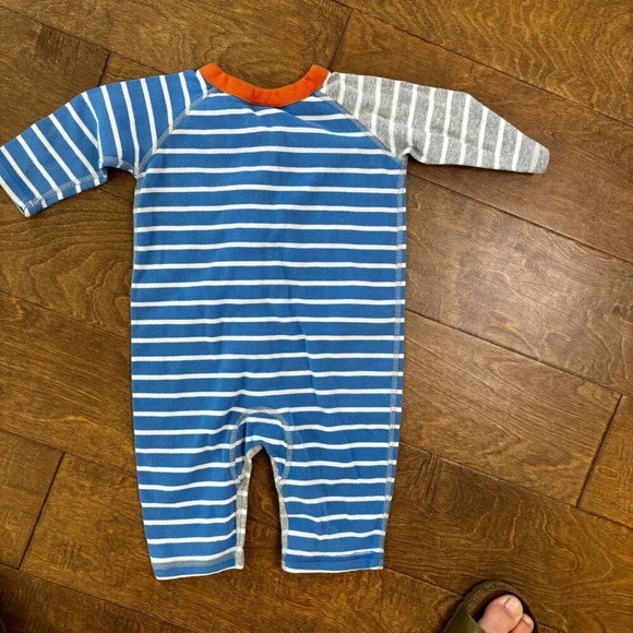 Hanna Andersson Reversible Snap Stripe Romper Organic Cotton Size 60 (2-6) Mos - Picture 2 of 3